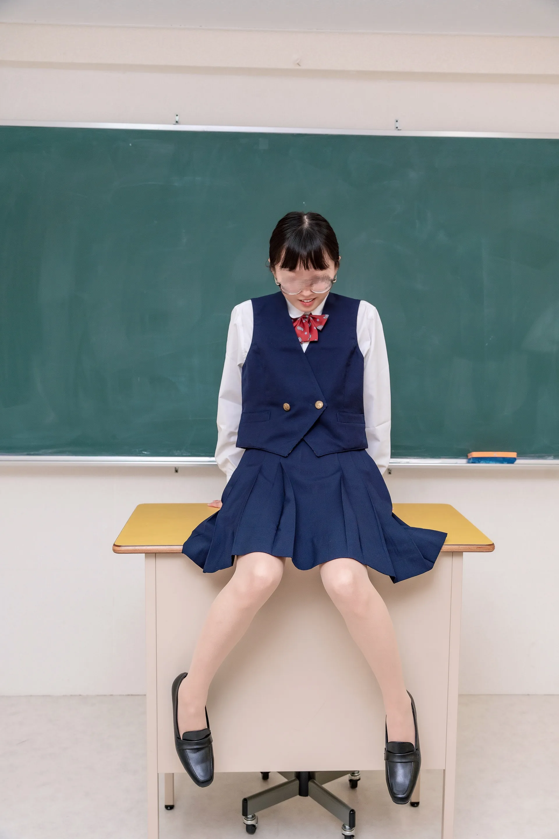 おむつ女子はるさんのパンツタイプ紙オムツ脱ぎ脱ぎ動画
この動画を含むJK制服・体操着ブルマ画像集(Haru2-2)も販売しています！